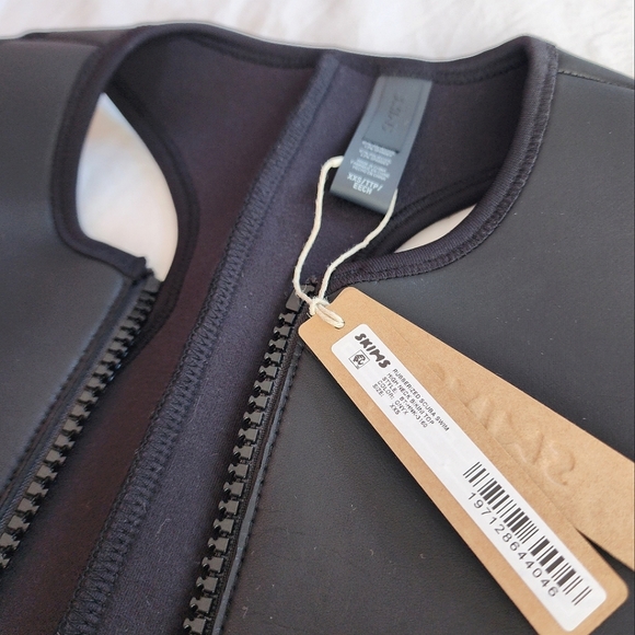 SKIMS Rubberized Scuba Swim High Neck Bikini Top in Onyx size XXS NWT - Picture 4 of 7